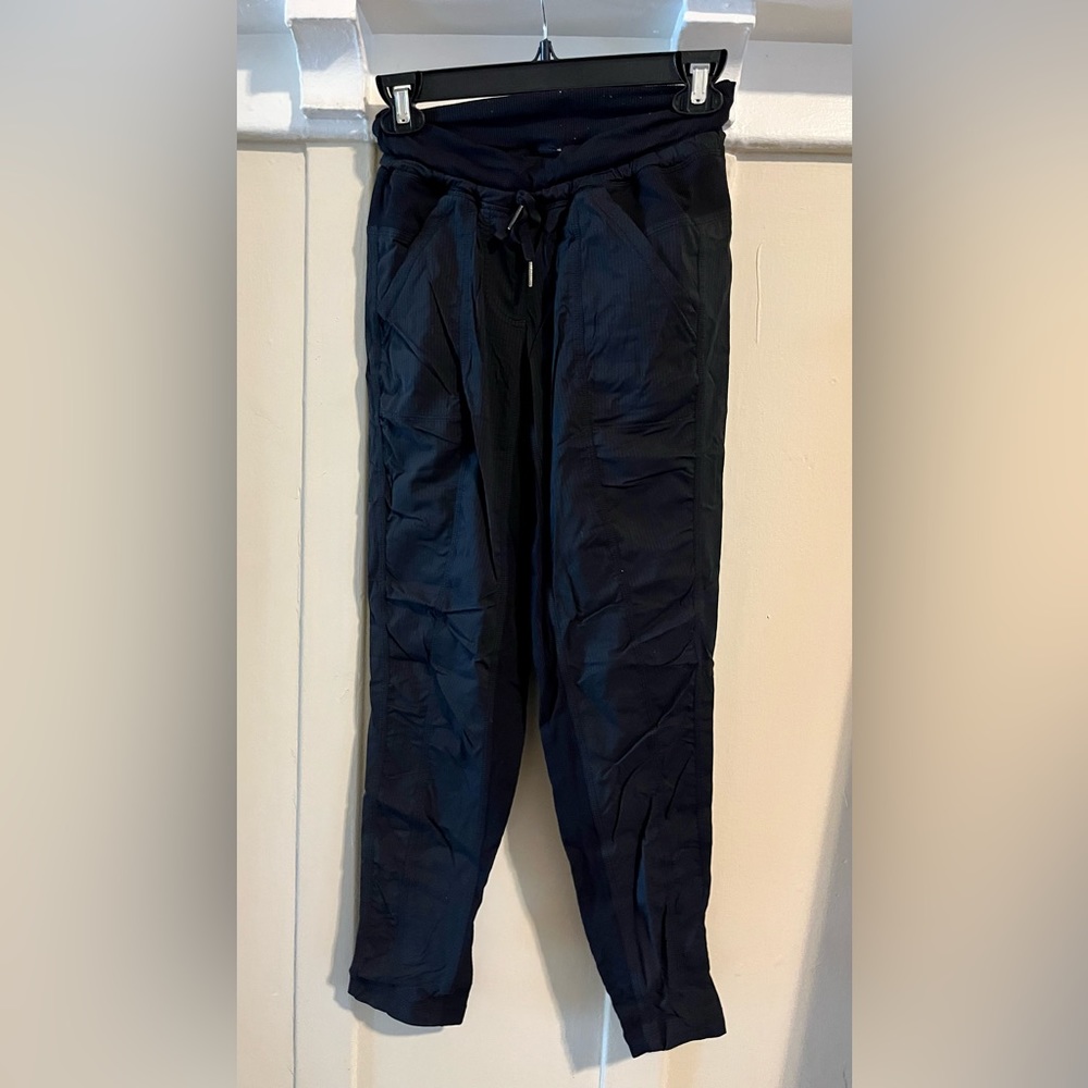 2 pairs of lululemon cropped every day pant